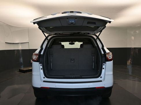 Used 2017 Chevrolet Traverse LT image 11
