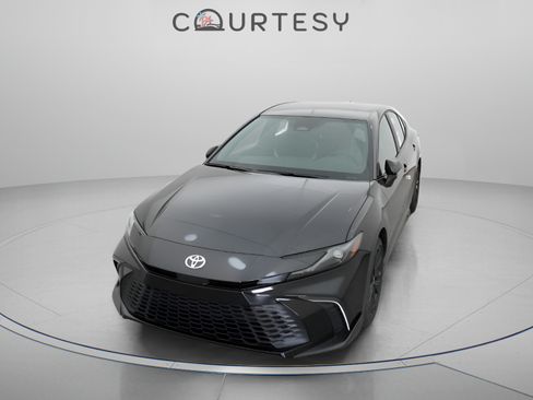 Used 2026 Toyota Camry SE FWD image 31