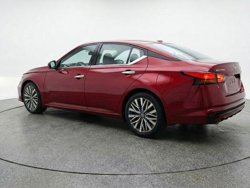 Used 2025 Nissan Altima 2.5 SV image 6