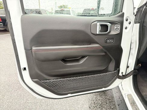 Used 2025 Jeep Wrangler Unlimited Rubicon AWD/4WD image 9