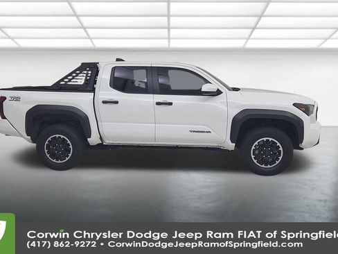 Used 2024 Toyota Tacoma 4x4 Double Cab image 17