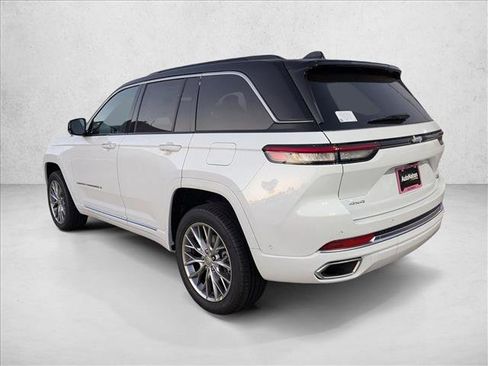 New 2025 Jeep Grand Cherokee Summit image 9