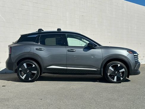 Used 2025 Nissan Kicks SR w/ SR Premium Package AWD/4WD image 2