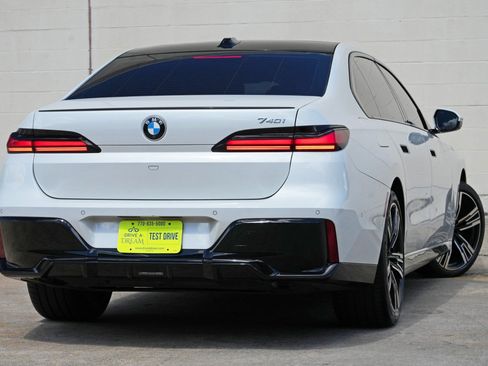 Used 2023 BMW 740i w/ Parking Assistance Package RWD image 5