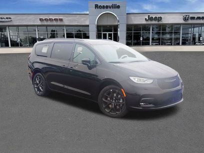 New 2026 Chrysler Pacifica Limited w/ S Appearance Package