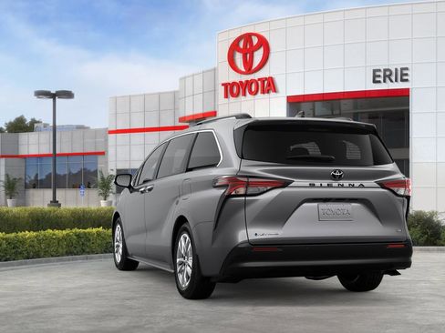 New 2026 Toyota Sienna XLE image 9