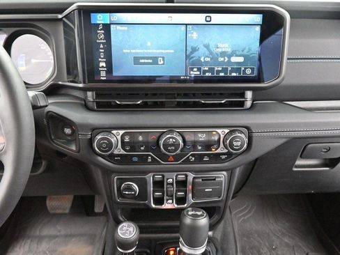 Used 2024 Jeep Wrangler High Altitude AWD/4WD image 21