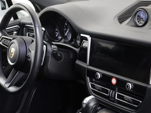 Used 2024 Porsche Macan AWD/4WD image 20