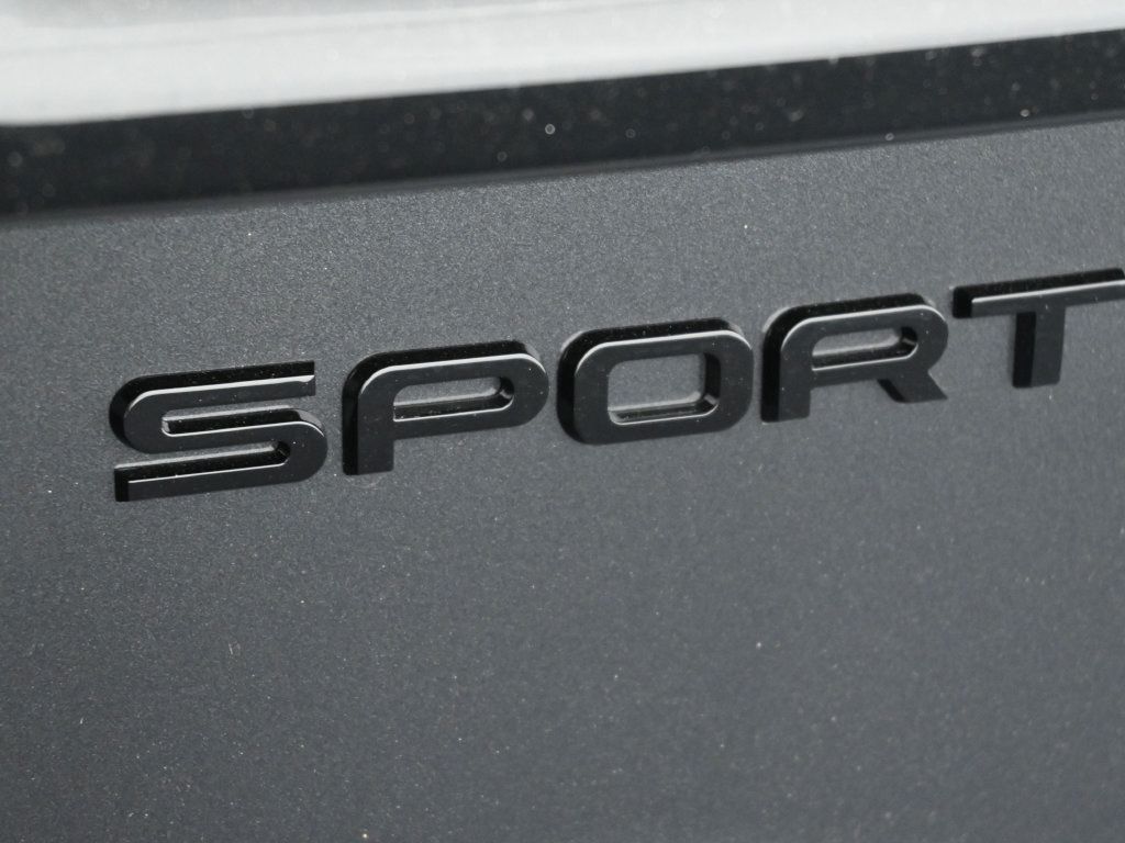 Used 2025 Land Rover Discovery Sport Dynamic SE AWD/4WD image 8