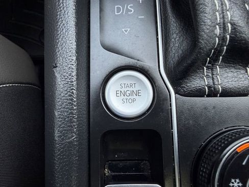 Used 2023 Volkswagen Atlas SEL Premium image 20