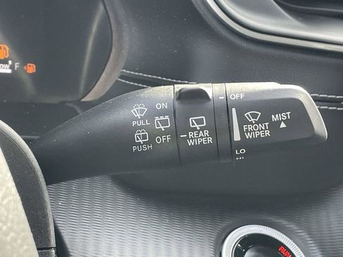 Certified 2024 Jeep Grand Cherokee L Laredo image 33