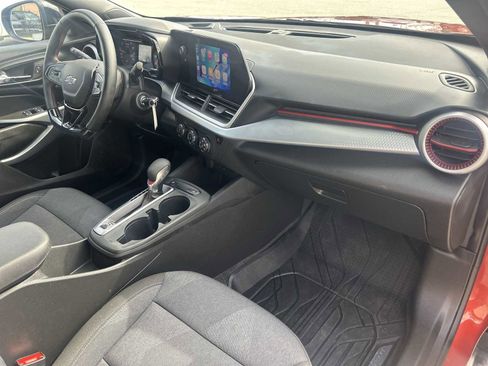Used 2024 Chevrolet Trax RS w/ Driver Confidence Package FWD image 27