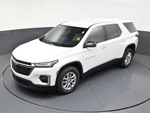 Used 2023 Chevrolet Traverse LS FWD image 12