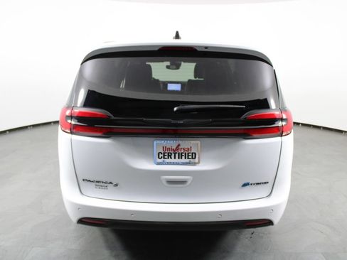 Used 2024 Chrysler Pacifica Limited FWD image 10