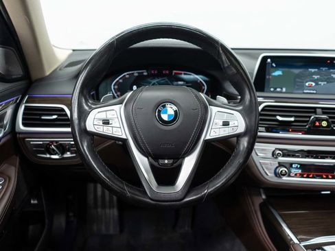 Used 2022 BMW 750i xDrive AWD/4WD image 18