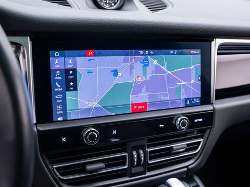 Certified 2023 Porsche Macan AWD/4WD image 25