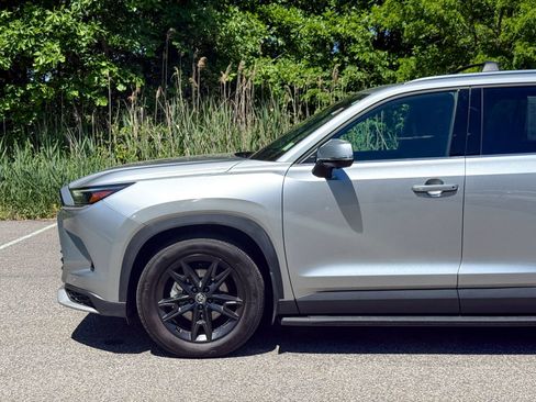 Used 2024 Toyota Grand Highlander AWD Hybrid image 10