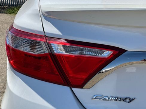 Used 2015 Toyota Camry SE FWD image 22