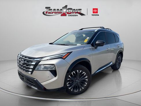 Used 2025 Nissan Rogue Platinum w/ Platinum Premium Package FWD image 4