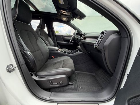Used 2021 Volvo XC40 P8 Recharge w/ Advanced Package AWD/4WD image 28