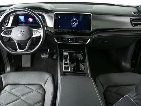 Certified 2025 Volkswagen Atlas Cross Sport SE FWD image 22