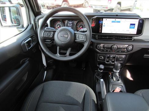 New 2025 Jeep Gladiator Sport image 13