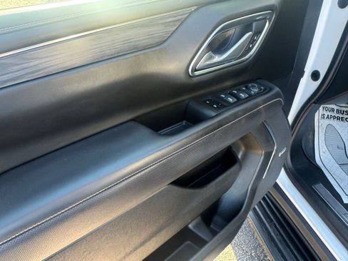 Used 2023 GMC Yukon SLT w/ SLT Premium Package image 19