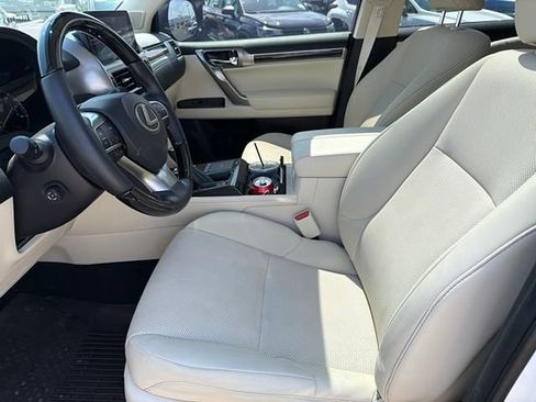 Used 2023 Lexus GX 460 Premium w/ Accessory Package AWD/4WD image 5