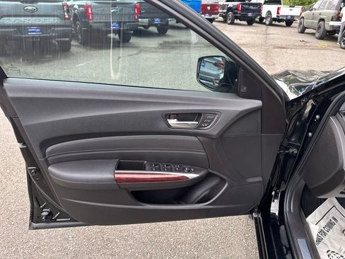Used 2017 Acura TLX w/ Technology Package FWD image 11