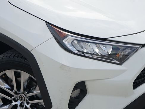 Used 2021 Toyota RAV4 XLE Premium FWD image 3