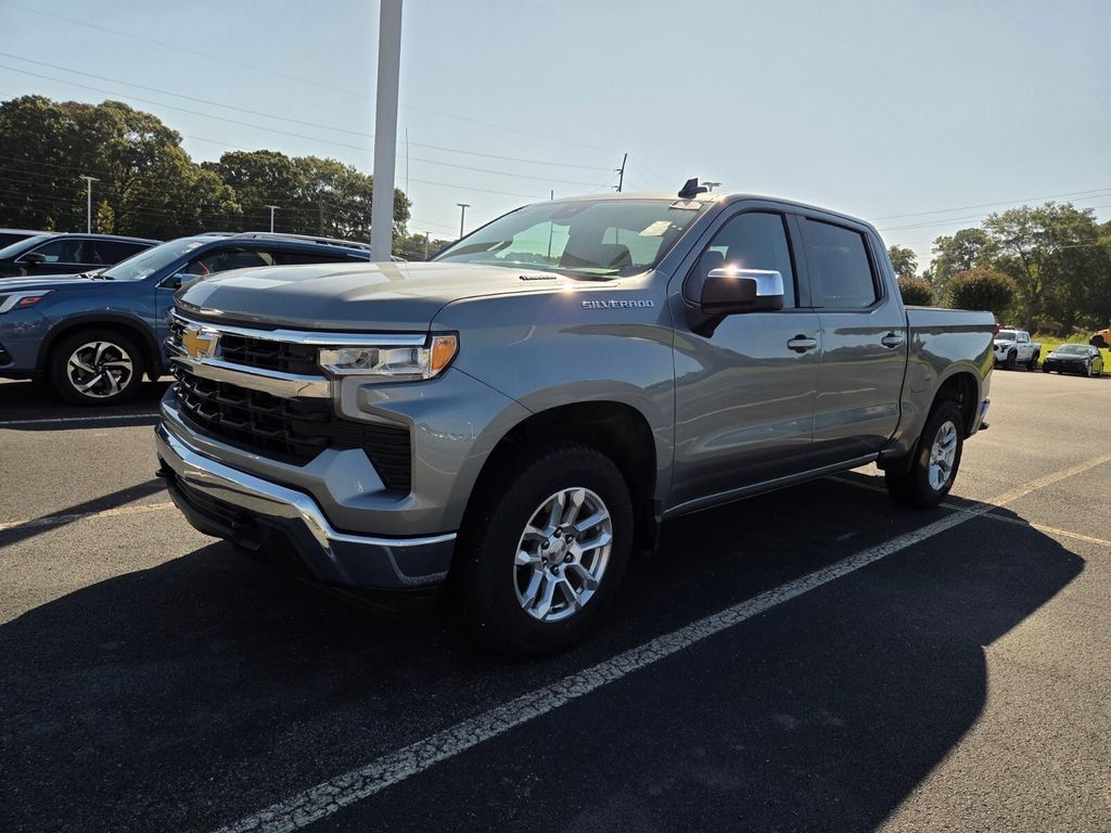 Used 2024 Chevrolet Silverado 1500 LT AWD/4WD image 3