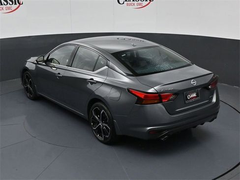 Used 2025 Nissan Altima 2.5 SR image 16