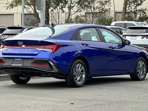 New 2025 Hyundai Elantra Blue image 5