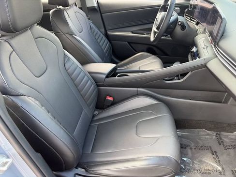 Used 2023 Hyundai Elantra Limited w/ Preferred Accessory Package FWD image 10
