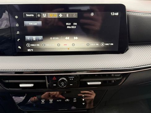 Certified 2025 Nissan Kicks SR image 11