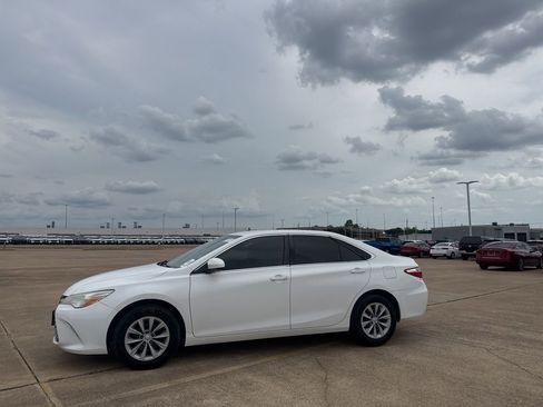 Used 2017 Toyota Camry SE FWD image 14