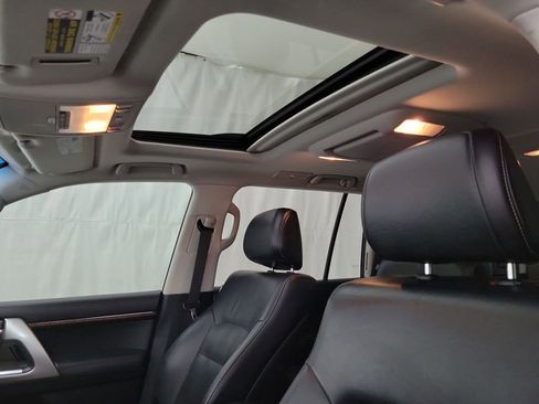 Used 2014 Toyota Land Cruiser AWD/4WD image 9