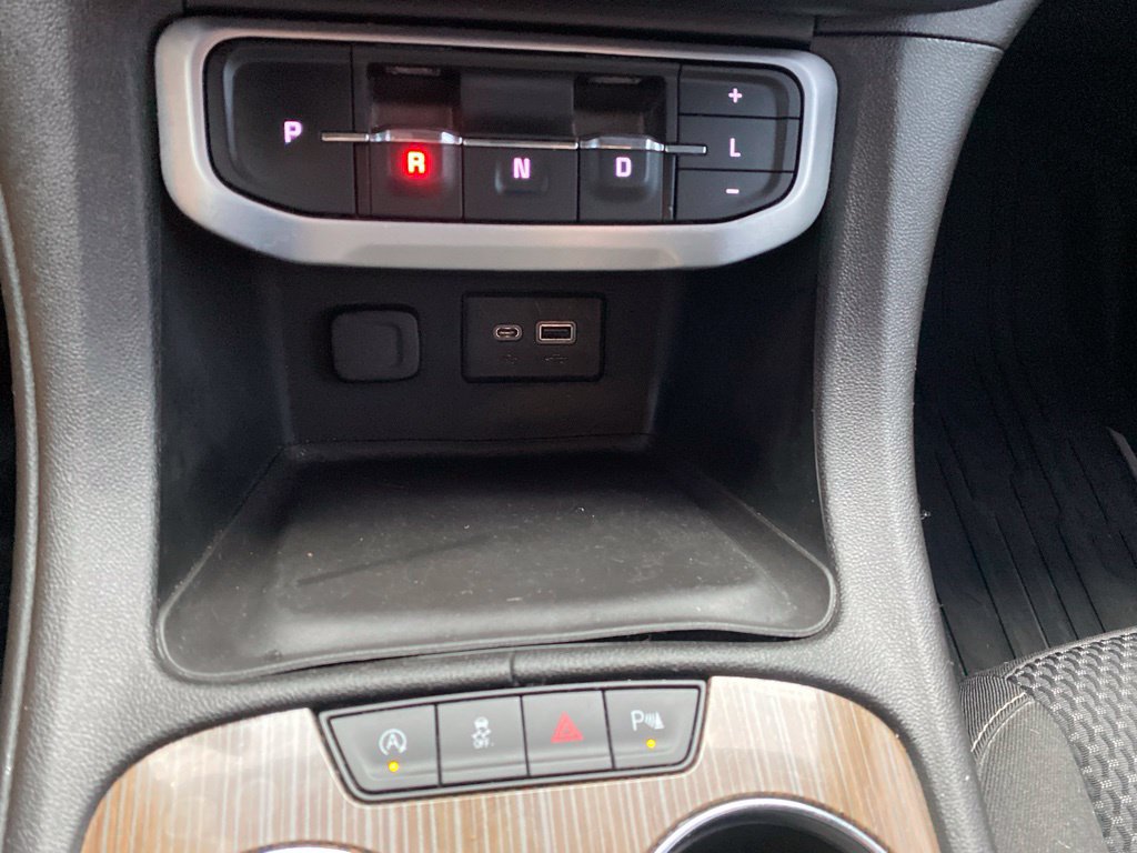 Used 2022 GMC Acadia SLE w/ Driver Convenience Package FWD image 18