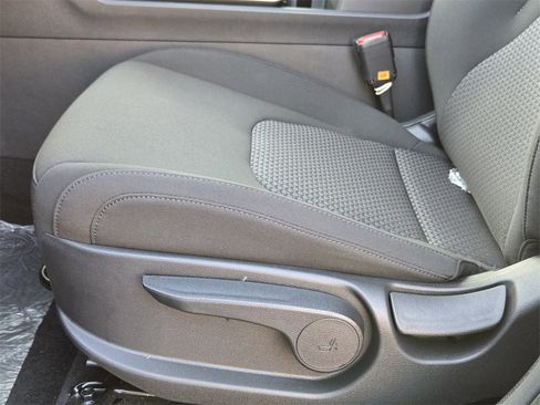 New 2026 Kia Sportage LX image 17