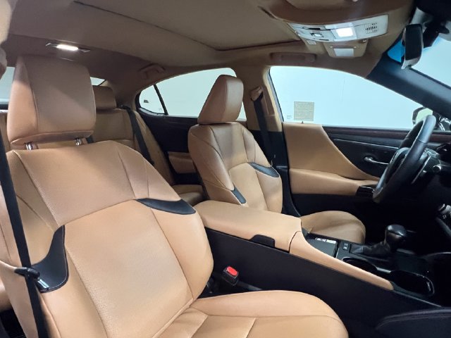 Used 2024 Lexus ES 300h w/ Premium Package FWD image 11