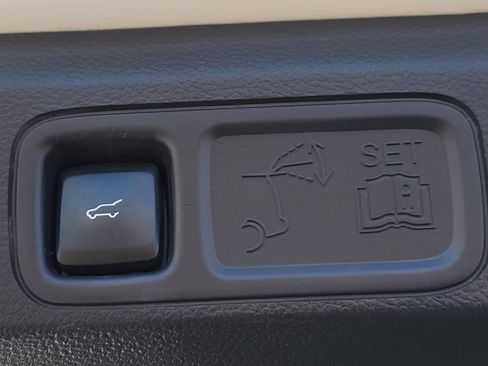 Used 2022 Ford Expedition Max XLT image 16