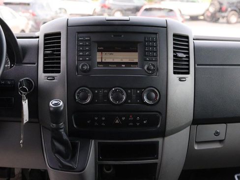 Used 2015 Mercedes-Benz Sprinter 2500 image 25