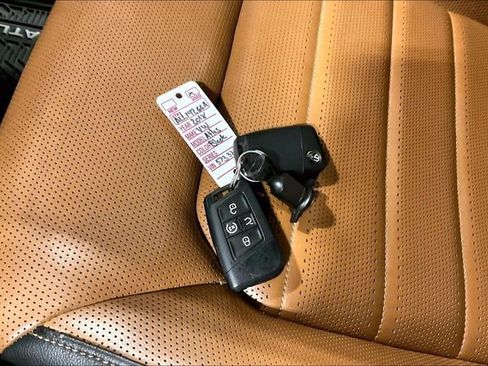 Used 2018 Volkswagen Atlas SEL Premium image 11