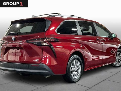Used 2023 Toyota Sienna LE image 12