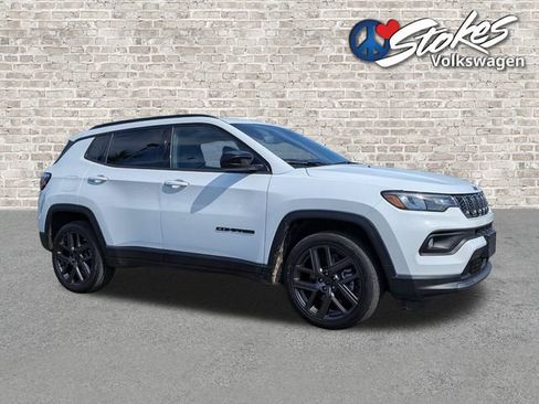 Used 2026 Jeep Compass Latitude AWD/4WD image 2