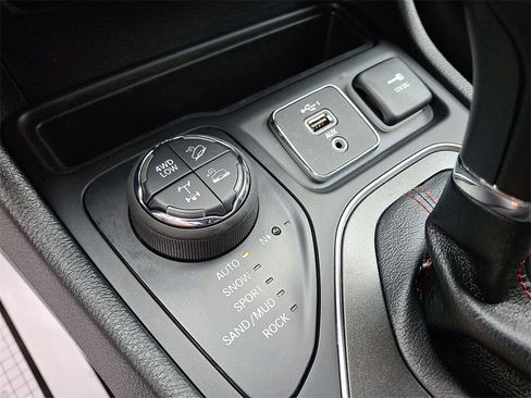 Used 2022 Jeep Cherokee Trailhawk w/ Sun, Sound & Nav Group image 24