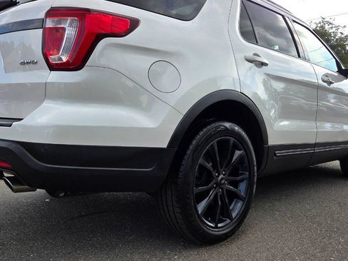 Used 2019 Ford Explorer XLT w/ Equipment Group 202A AWD/4WD image 15