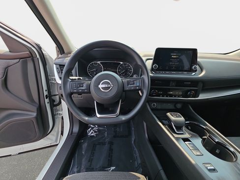 Used 2023 Nissan Rogue SV FWD image 15