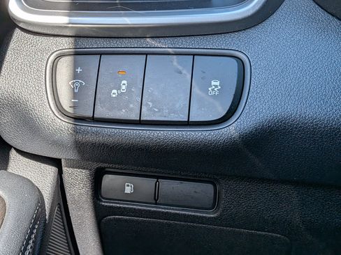 Used 2019 Kia Sorento LX image 27