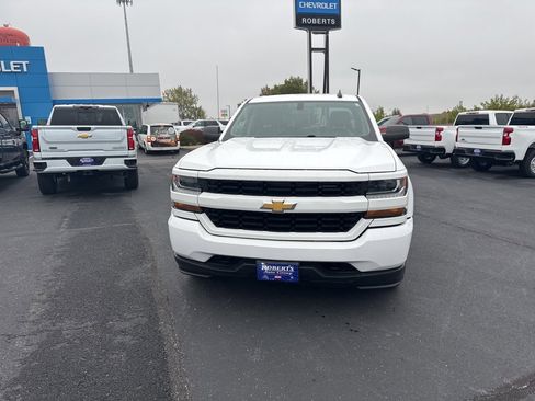 Used 2018 Chevrolet Silverado 1500 Custom w/ Custom Value Package image 2